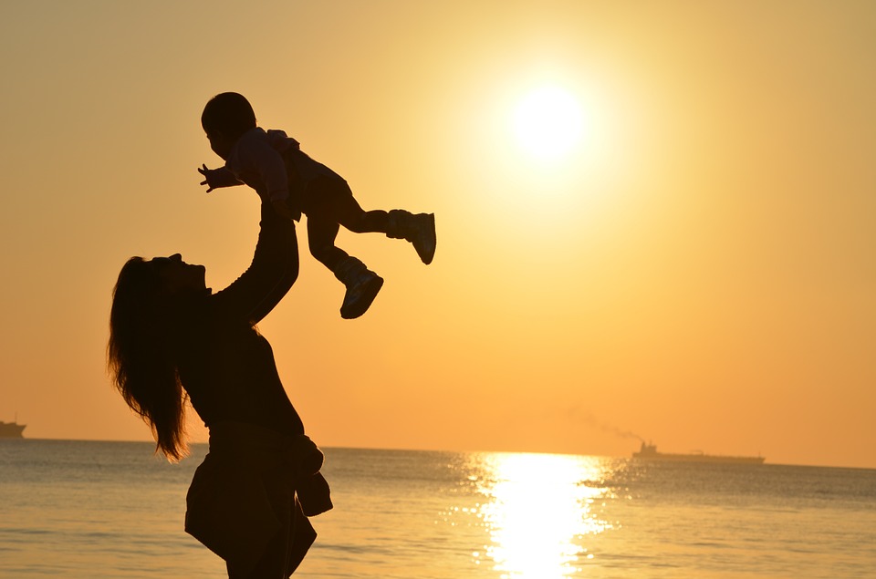 mother-child-sunset