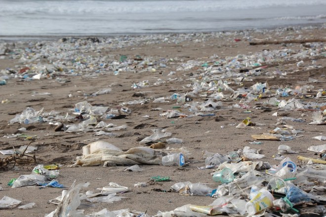 trash-on-beach