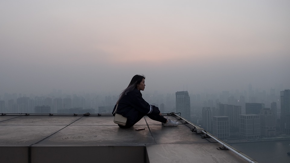 WomanRoofCity