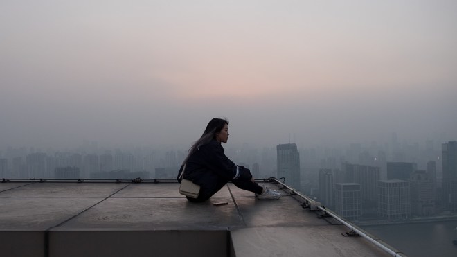 WomanRoofCity