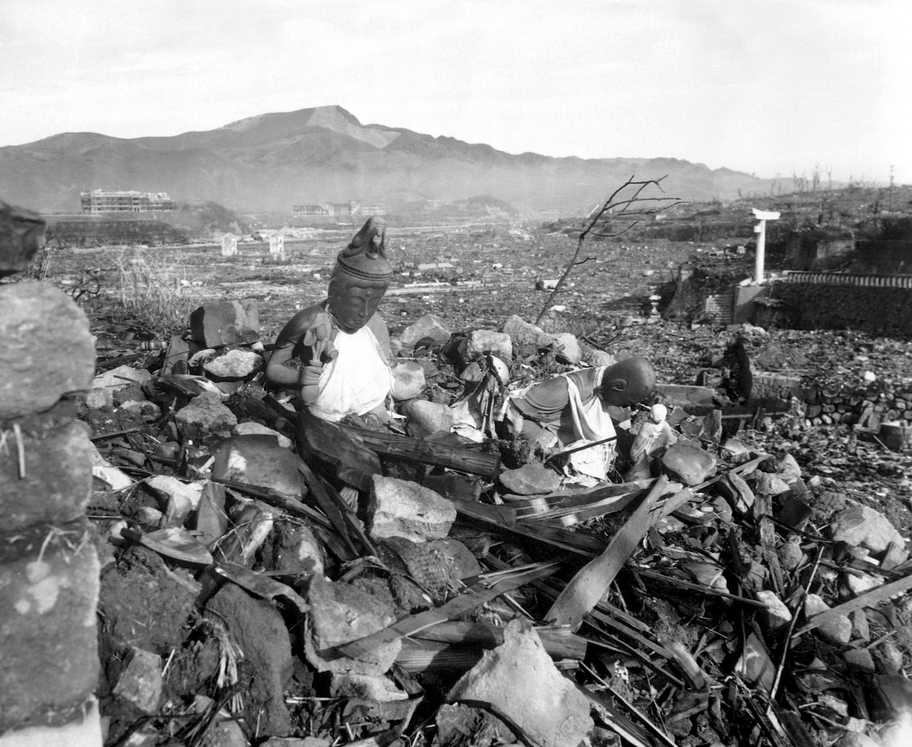 atomic-bomb-67530_1280