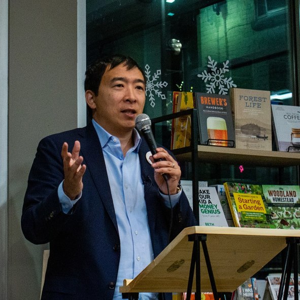 Andrew_Yang_Bookstore