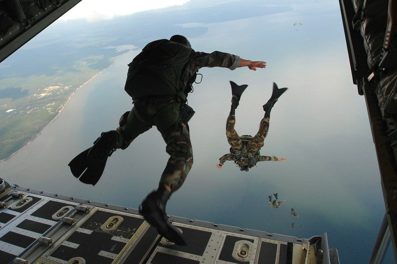 Soldiers_Diving_From_Plane