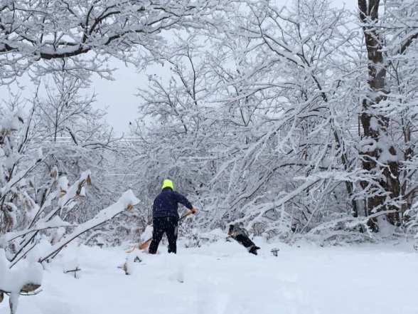 MerandTassoShovelingSnowatFarm