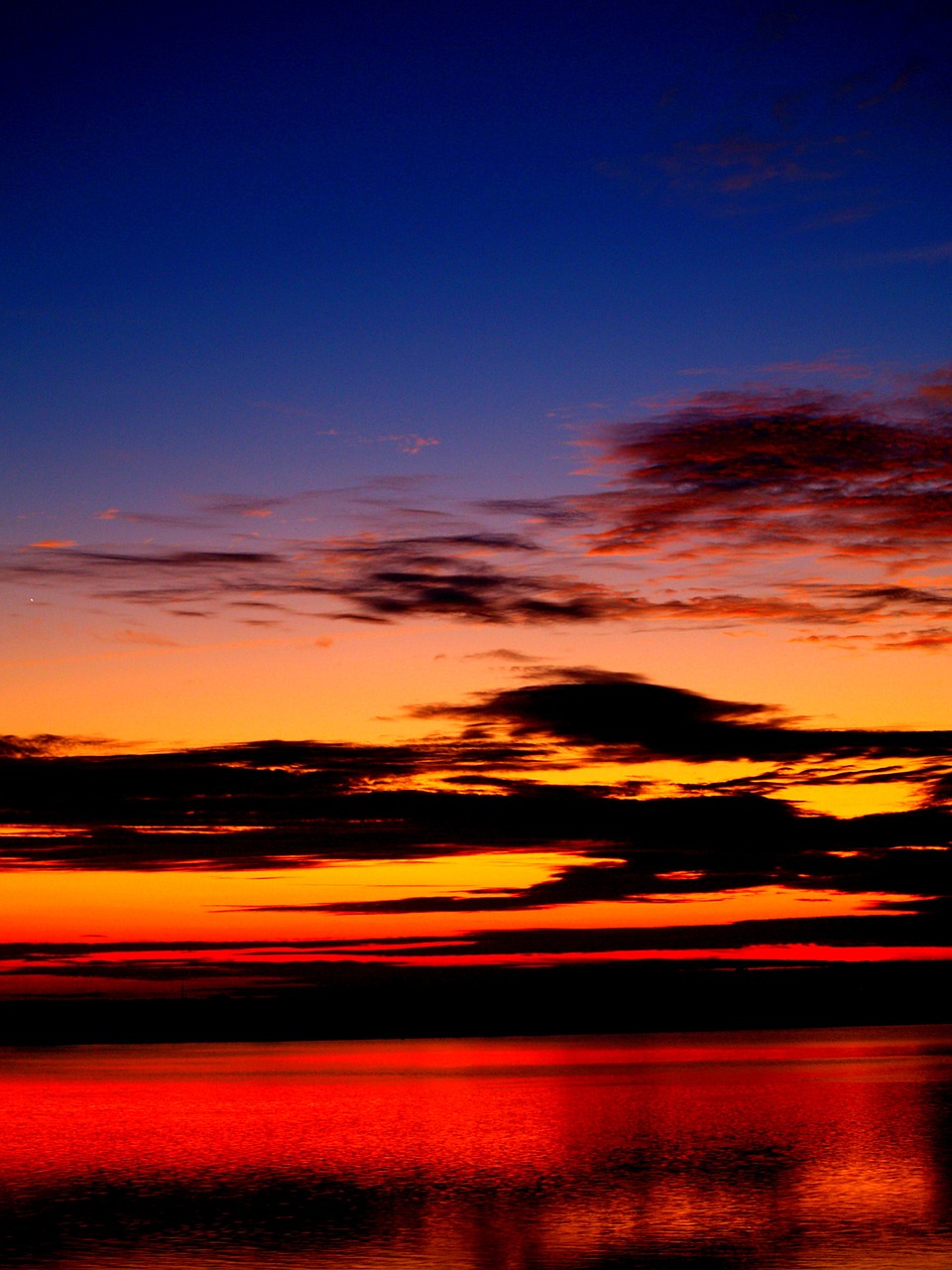 dramatic-sunset-beach