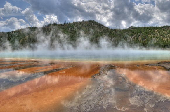 grand-prismatic-spring-1650769_1920