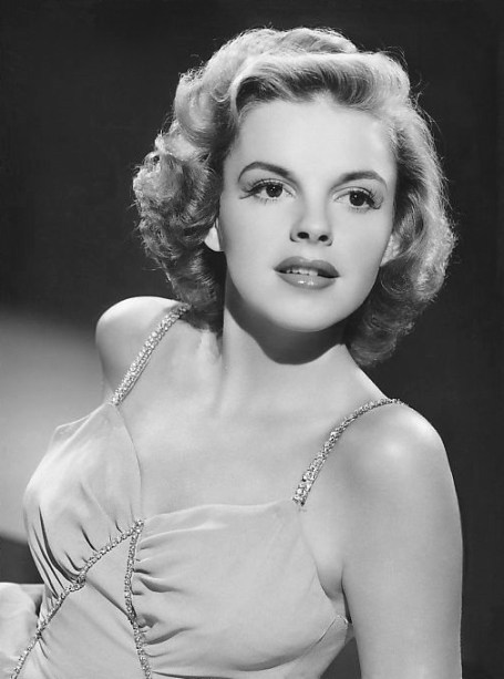 Judy_Garland_1943_publicity_photo