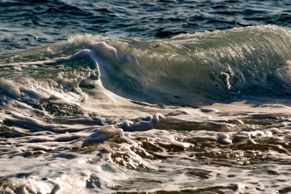 wave-3707875_1920