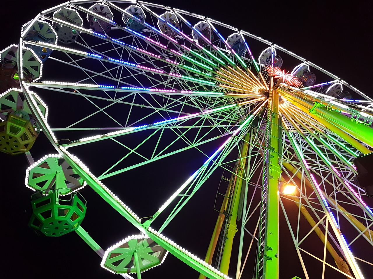 ferris-wheel-1992979_1280